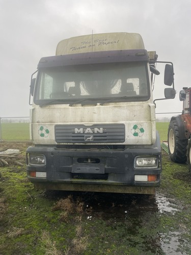 Man hook lorry roll - man,